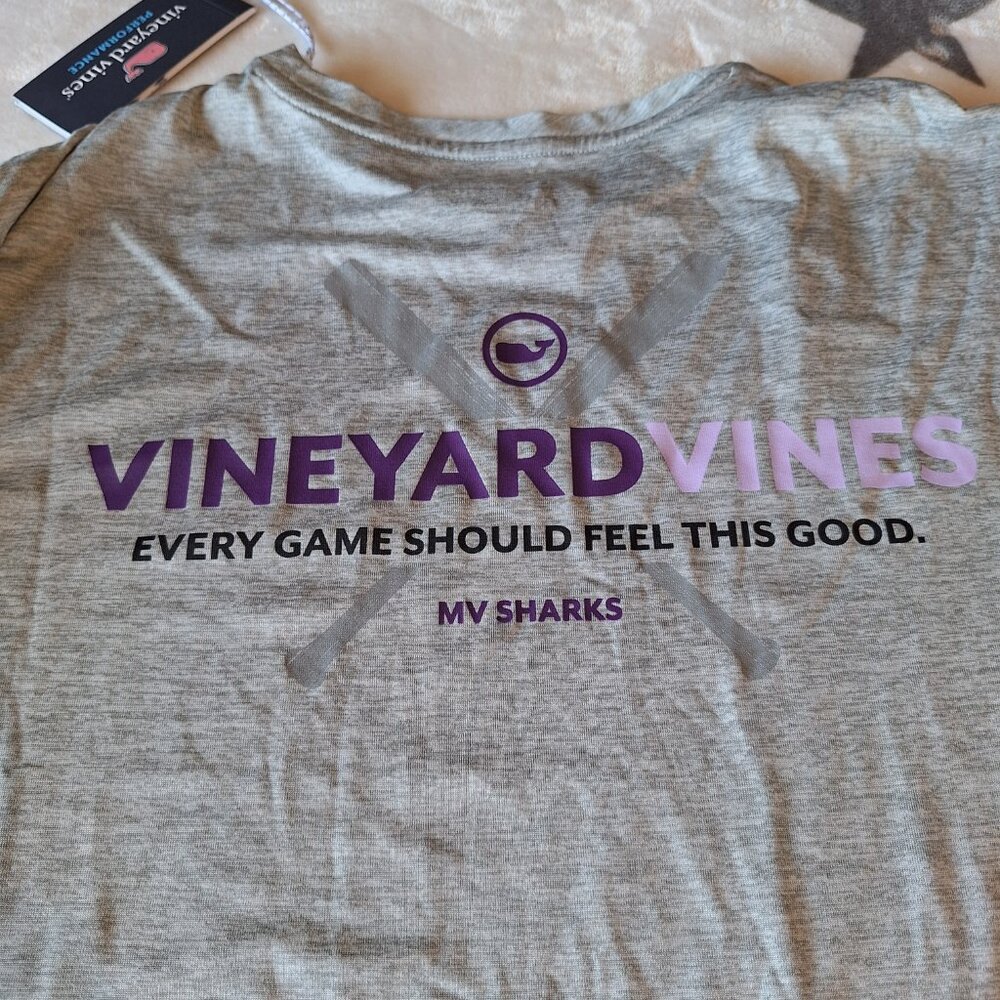 Vineyard Vines Performance Shirt Mens Small Sharks Tee Graphic Adult Baseball - Picture 9 of 11